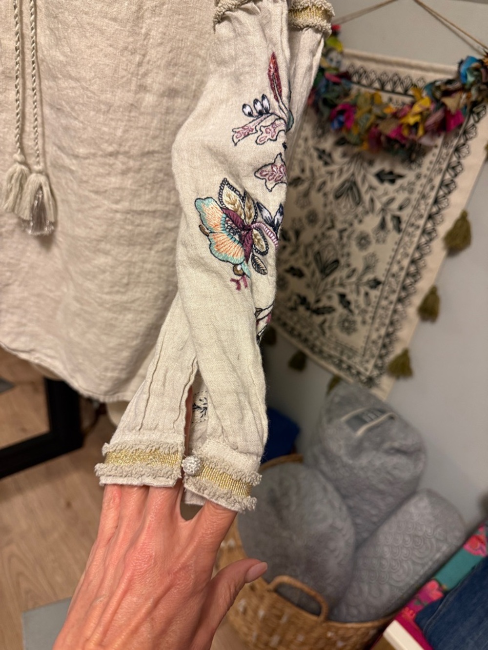 Chico’s Embroidered Boho Peasant Blouse in Natural Cream Linen - Picture 8 of 11